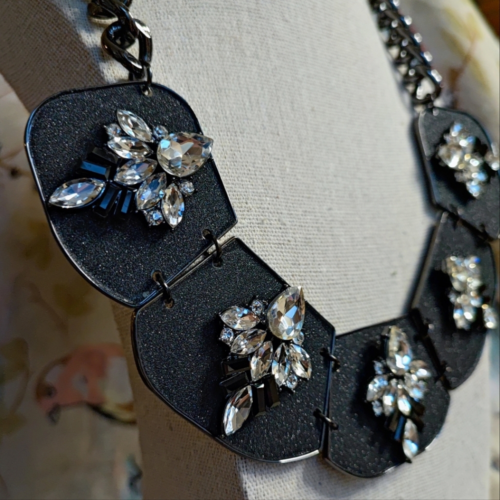 Allen B Schwartz ABS Black Shimmery Acrylic Clear Rhinestone Statement Necklace - Picture 3 of 12